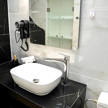 Large In Apartament *